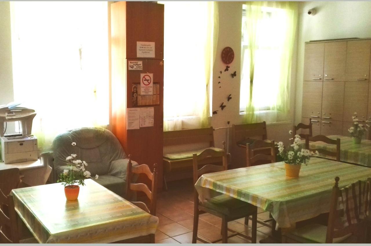 Hostel Romzsa Todor Kollegium Szegedin Exterior foto