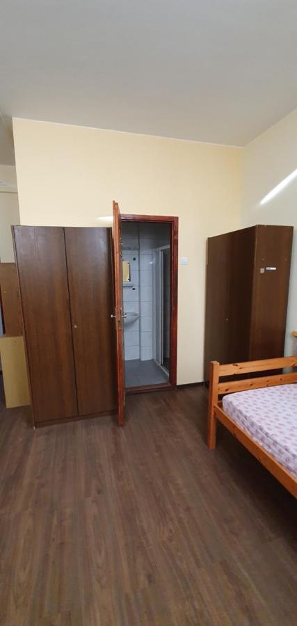 Hostel Romzsa Todor Kollegium Szegedin Exterior foto