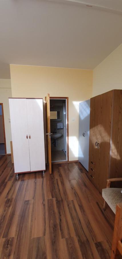 Hostel Romzsa Todor Kollegium Szegedin Exterior foto