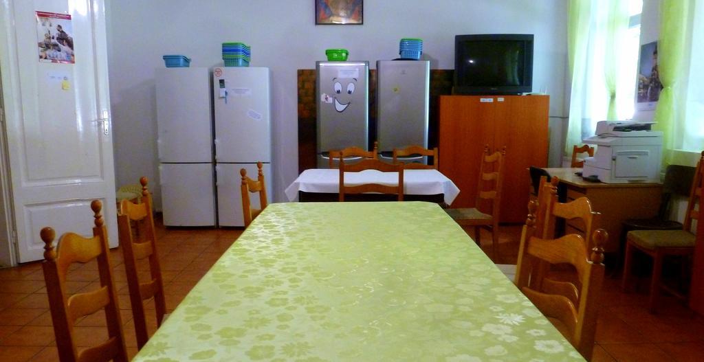 Hostel Romzsa Todor Kollegium Szegedin Exterior foto